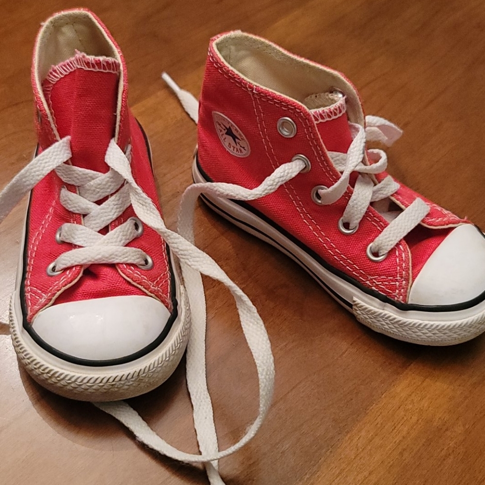 Bubblegum pink Converse